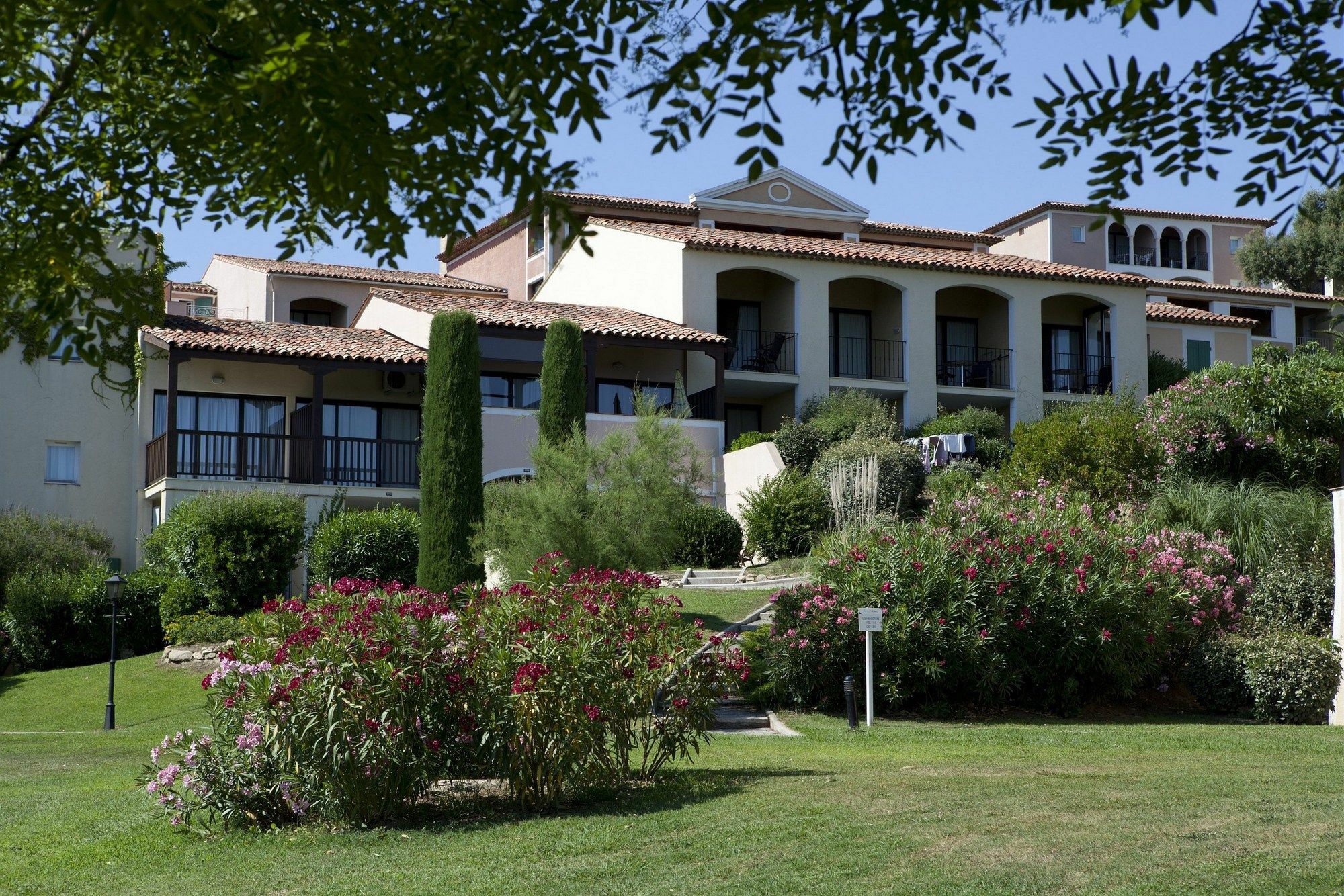 Residence Pierre & Vacances Les Parcs De 格里莫 外观 照片